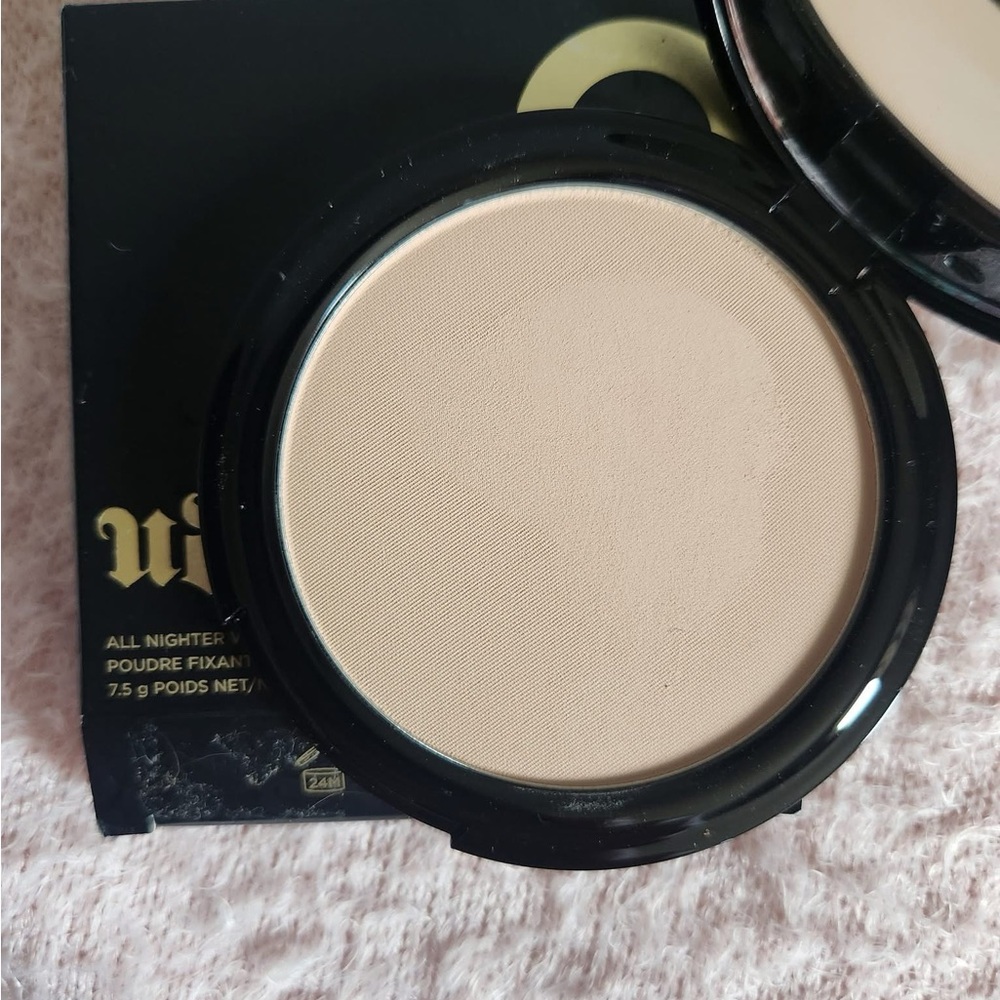 Urban Decay all nighter waterproof setting powder